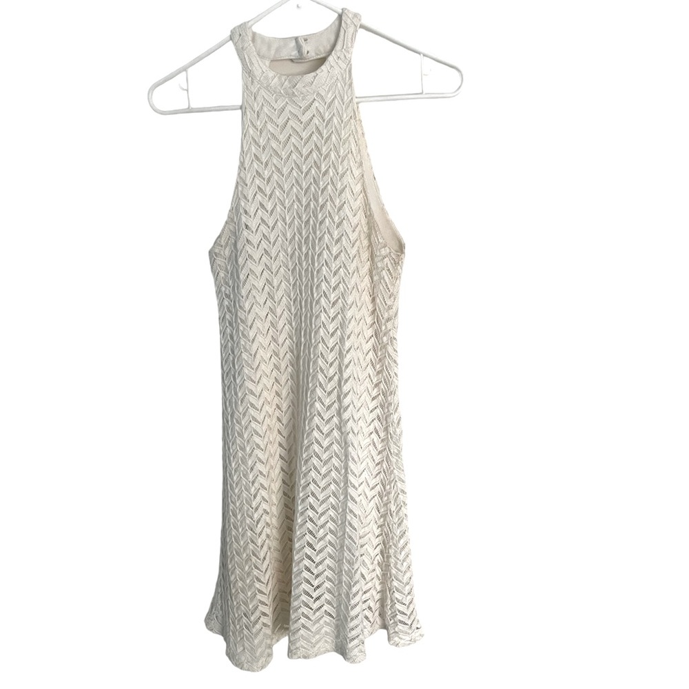 DONATING 03-15 white herringbone pattern halter neck shift dress w back cutout‎